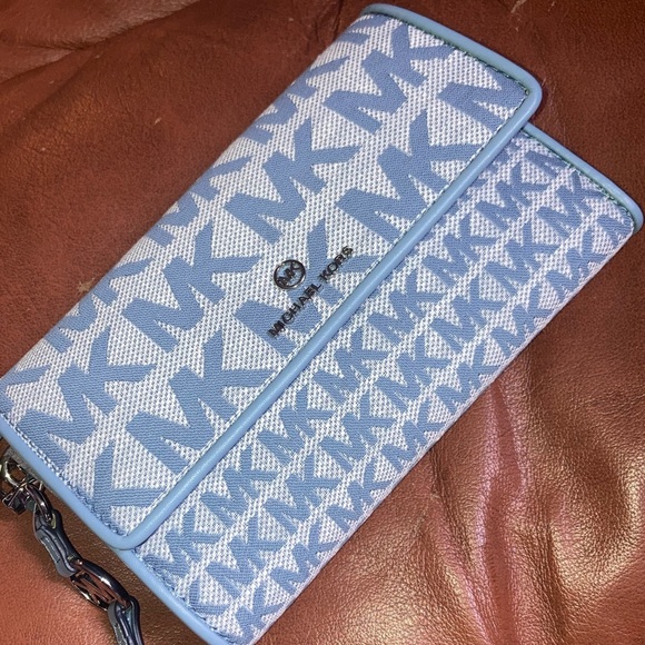 Michael Kors wristlet wallet. Brand new with tags - Picture 5 of 7